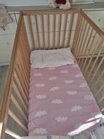 Babybed met matras, donsdeken en lakensets, Kinderen en Baby's, Kinderkamer | Bedden, Ophalen, 85 tot 100 cm, Zo goed als nieuw