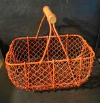 Vintage rood draadmandje met houten handvat, Ophalen of Verzenden, Rechthoekig, Mand
