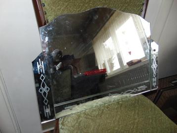 Antieke spiegel beschikbaar voor biedingen