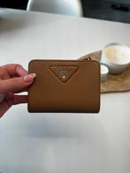 Prada portemonnee, Handtassen en Accessoires, Portemonnees, Overige merken, Bruin, Ophalen of Verzenden, Zo goed als nieuw