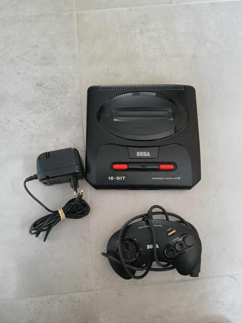 A sega mega drive 2 + 1 controller + adapter, Games en Spelcomputers, Spelcomputers | Sega, Gebruikt, Mega Drive, Met 1 controller