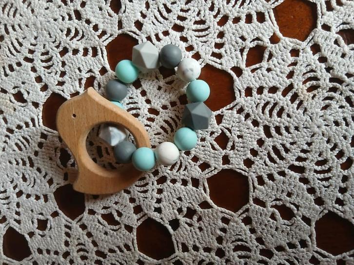 baby bijtring natuurlijke hout en zachte kralen, Kinderen en Baby's, Speelgoed | Babyspeelgoed, Zo goed als nieuw, Ophalen of Verzenden
