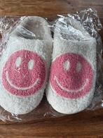 Nouveaux chaussons taille 38/39, Neuf, Enlèvement ou Envoi, Pantoufles, Blanc