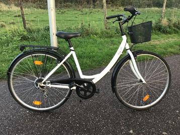 Damesfiets beschikbaar voor biedingen