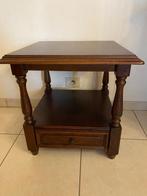 bijzet tafeltje in massieve eik, Huis en Inrichting, Vierkant, 55 tot 75 cm, Zo goed als nieuw, Hout