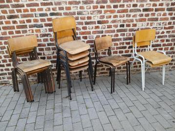 15 vintage schoolstoelen  beschikbaar voor biedingen