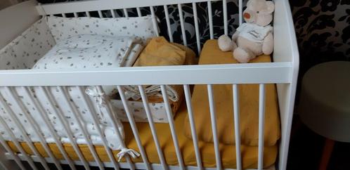 Volledig gestoffeerd babybedje. Door omstandigheden nieuw, Kinderen en Baby's, Babywiegjes en Ledikanten, Nieuw, Ophalen