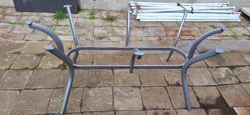 Aluminium onderstel tafel. beschikbaar voor biedingen