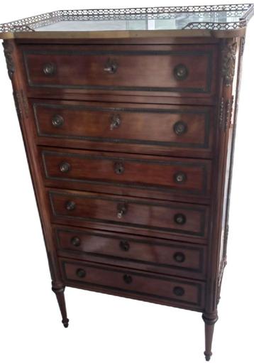 Louis XVI 6 laden commode beschikbaar voor biedingen