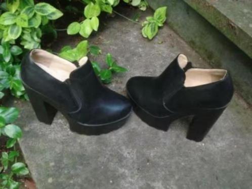 Nouveaux escarpins à talons carrés en cuir à plateforme noir, Vêtements | Femmes, Chaussures, Neuf, Chaussures à haut talons, Noir