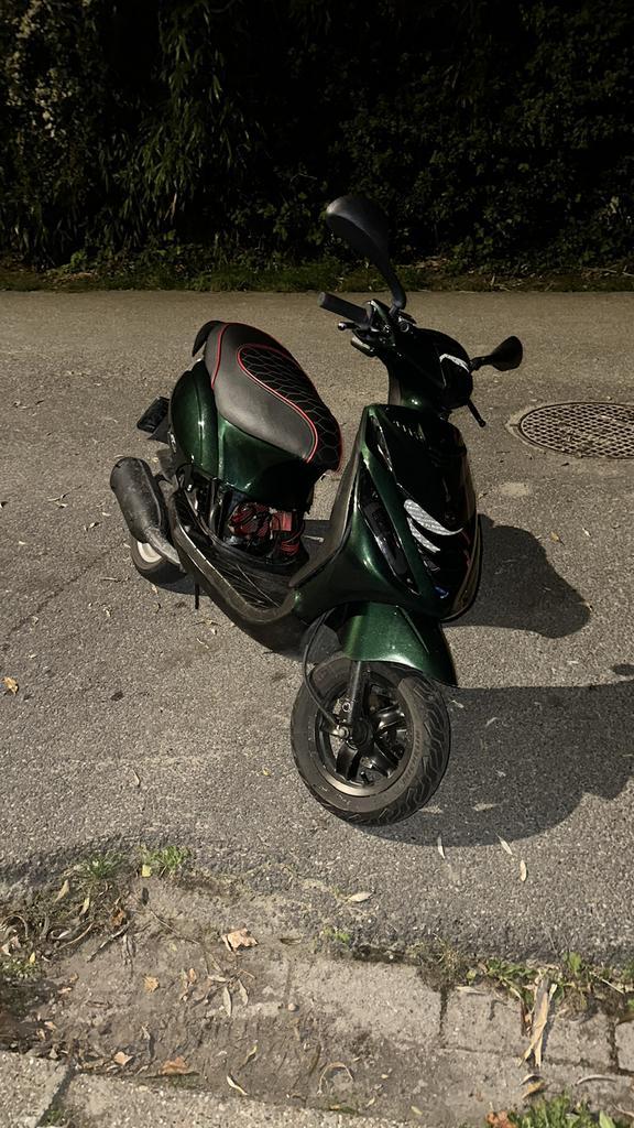 Piaggio zip 172cc watergekoeld, Fietsen en Brommers, Scooters | Piaggio, Zo goed als nieuw, Zip, Klasse A (25 km/u), Tweetakt