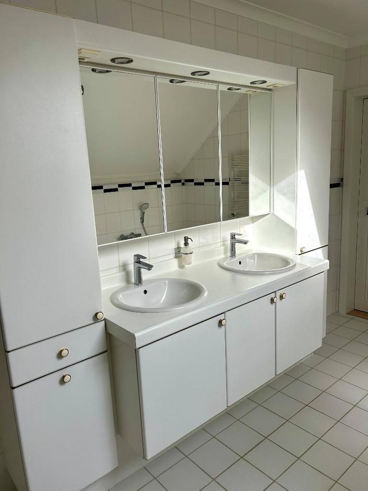 Badkamerset gratis op te halen, Huis en Inrichting, Badkamer | Complete badkamers, Gebruikt, Met bad, Ophalen