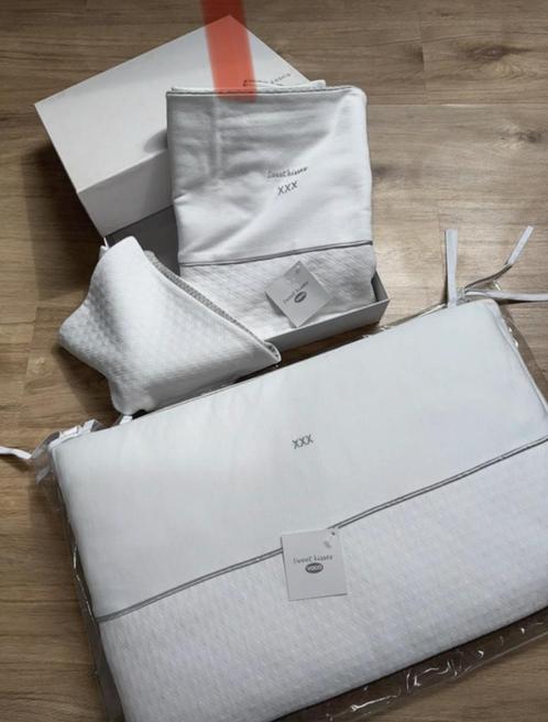 Parure de lit avec tour de lit bébé, Kinderen en Baby's, Kinderkamer | Beddengoed, Nieuw, Dekbedovertrek, Wit, Jongetje of Meisje