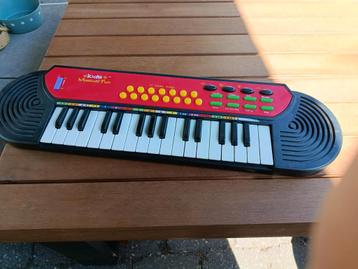 Speel piano beschikbaar voor biedingen