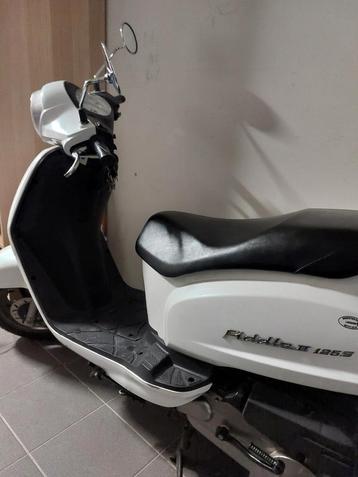 125cc scooter. Fiddle 2 beschikbaar voor biedingen