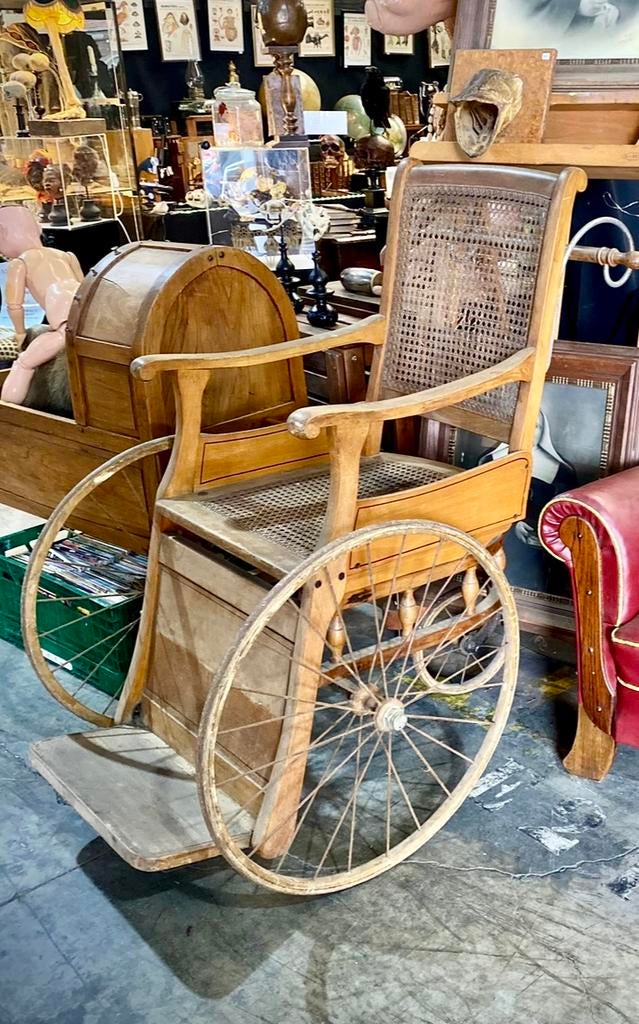 Ancienne chaise roulante en bois annee 1900, Enlèvement