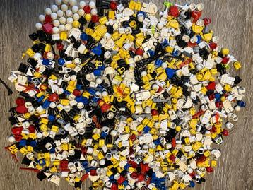 lego space ruimte hoedjes wapens enz.. onderdelen beschikbaar voor biedingen
