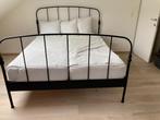 Bed voor twee personen, Ophalen