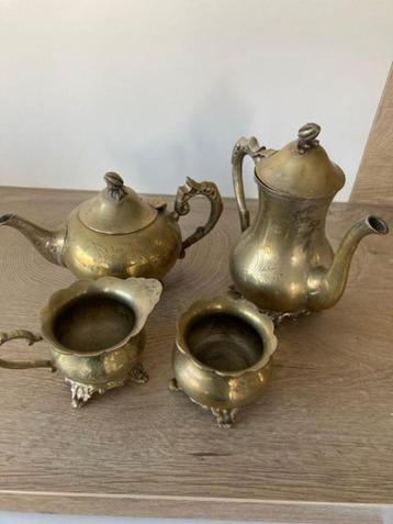 Koffieservies in messing beschikbaar voor biedingen