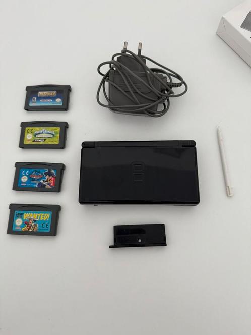 Nintendo ds lite + 4 Gba-spellen + oplader, Games en Spelcomputers, Spelcomputers | Nintendo DS, Zo goed als nieuw, DS Lite, Ophalen