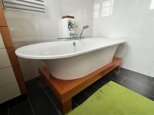 Vrijstaand ligbad Villeroy & Boch incl. kraanwerk en sifon, Huis en Inrichting, Badkamer | Complete badkamers, Zo goed als nieuw
