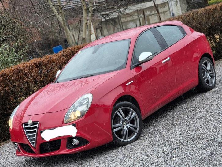 Alfa romeo Giulietta 16jtd 117mkm 2014. Clima a voir 9000€, Auto's, Alfa Romeo, Particulier, Giulietta, Bluetooth, Diesel, Euro 5