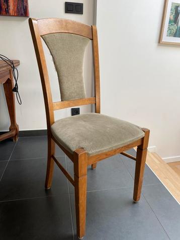 Gratis eetstoelen 6stuks beschikbaar voor biedingen