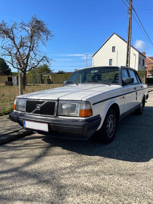 volvo 240 2.0 (1988), Auto's, Volvo, Particulier, Trekhaak, LPG, 4 deurs, Handgeschakeld, Wit, Stof, Ophalen