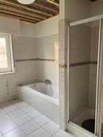 Badkamer: bad, douche+scherm, kranen, WC en lavabo, Huis en Inrichting, Badkamer | Complete badkamers, Zo goed als nieuw, Ophalen
