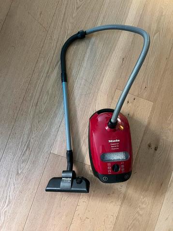 Speelgoed stofzuiger Miele rood beschikbaar voor biedingen