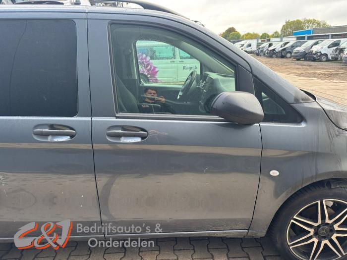 Portier 2Deurs rechts van een Mercedes Vito (7368), Auto-onderdelen, Carrosserie, Deur, Mercedes-Benz, Gebruikt, 3 maanden garantie