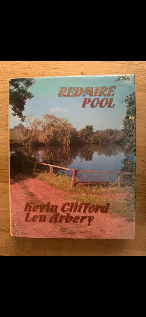 Karper Carpe livre 250 pièces en anglais,, NL, F, Sports nautiques & Bateaux, Pêche à la ligne | Carpes, Comme neuf, Enlèvement ou Envoi