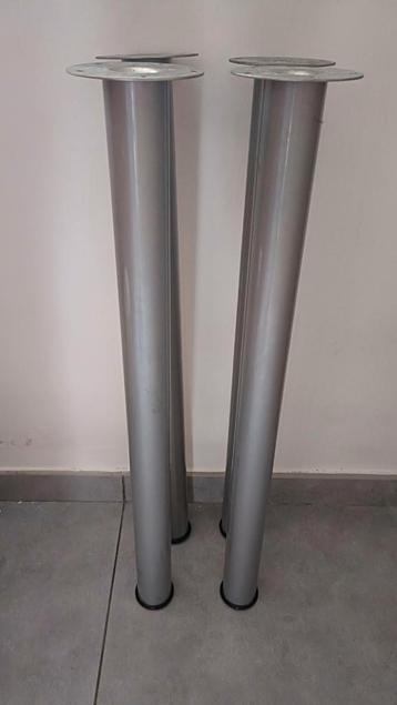 4 stevige tafelpoten 70,5 cm hoogte beschikbaar voor biedingen
