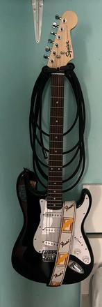 Squier Stratocaster by Fender, Muziek en Instrumenten, Snaarinstrumenten | Gitaren | Elektrisch, Ophalen, Fender, Nieuw, Met versterker