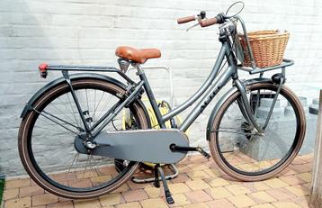 Mooie STEVIGE dames FIETS - ALTEC - Vintage. Voorstoel +mand