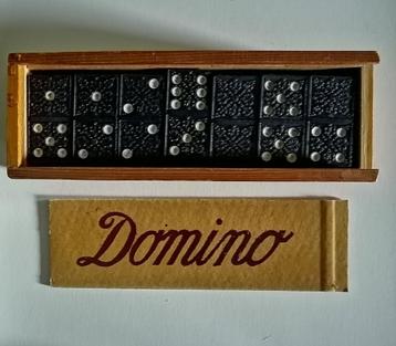 Vintage Domino dubbel zes met de 28 grote speelstukken in ho beschikbaar voor biedingen