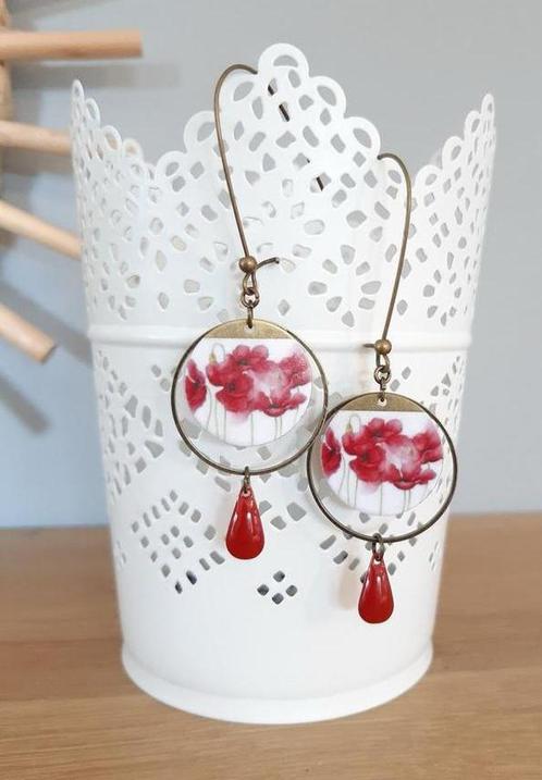 Messing oorbellen met Japans motief rood, 2e paar = - €2, Handtassen en Accessoires, Oorbellen, Nieuw, Hangers, Overige materialen