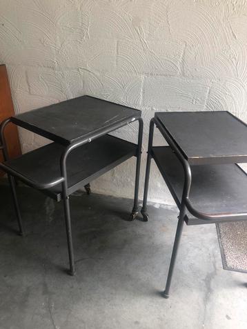 2 vintage industriële werkbankjes trolleys beschikbaar voor biedingen