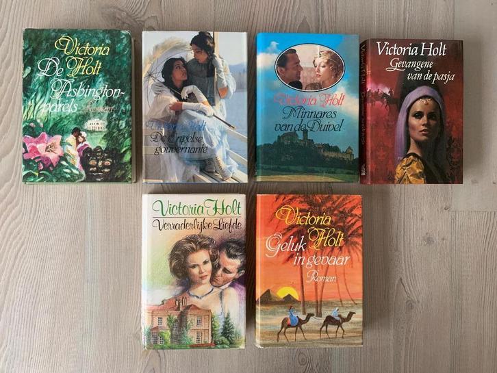 14 romans Victoria Holt, Boeken, Romans, Gelezen, Ophalen of Verzenden