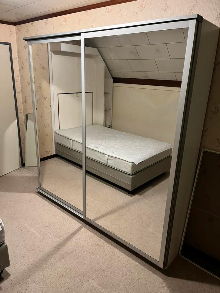 Witte kledingkast met schuifdeuren en spiegel 2 meter breed, Huis en Inrichting, Kasten | Kleerkasten, Nieuw, 200 cm of meer, 200 cm of meer