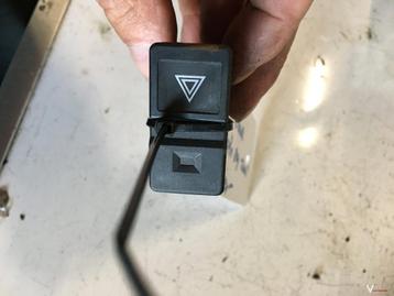 Citroen XM Alarmlichtschakelaar 1993 beschikbaar voor biedingen