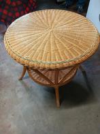 Rotan tafeltje met glazen blad, Huis en Inrichting, Tafels | Bijzettafels, Ophalen, Zo goed als nieuw