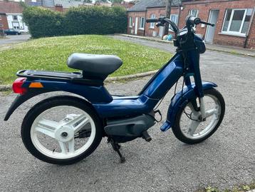 Peugeot Fox tourne et roule