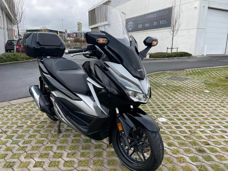 HONDA FORZA 300 * 2021 * 8.500 km * CT ok, Motoren, Motoren | Honda, Bedrijf, Scooter, 12 t/m 35 kW, 1 cilinder, Minimaal motorrijbewijs A2