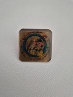 Carnaval pin Halfvasten Sint-Gilles, Verzamelen, Speldjes, Pins en Buttons, Ophalen of Verzenden