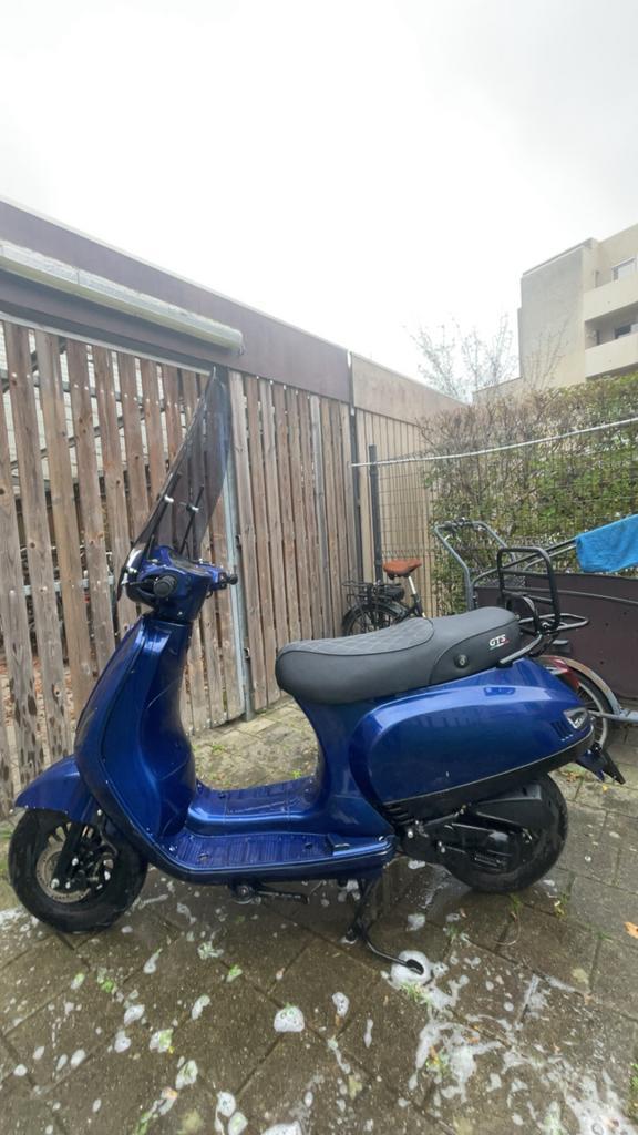 Gts toscana 2022, Fietsen en Brommers, Scooters | Overige merken, Gebruikt, Klasse A (25 km/u), Benzine, Ophalen of Verzenden