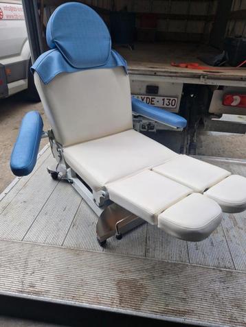 Professionele Behandel- & Pedicurestoel  beschikbaar voor biedingen