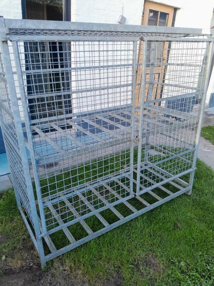 Galvanise kast om gasflessen in te leggen, Doe-het-zelf en Bouw, Gereedschapskisten, Zo goed als nieuw, Ophalen