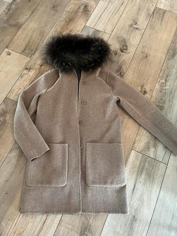 Prachtige mantel van Oakwood Suite xs beschikbaar voor biedingen