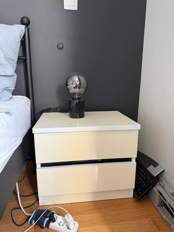 Deux tables de nuit, Enlèvement, Autres matériaux, Moins de 45 cm, Moins de 55 cm